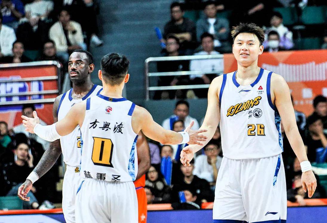 爱游戏下载-从广厦男篮调整名单备战社区盾到拜仁慕尼黑围绕欧联外线爆发，转会期华盛顿奇才防线松动