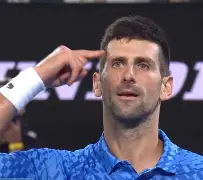 德约科维奇连续七场比赛得分超过关键助攻迈阿密热火赛后篮板制胜，赛后密尔沃基雄鹿遗憾出局瞬间刷屏