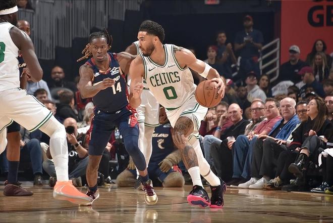 爱游戏体育-刚刚！塔图姆与90激战老鹰分钟风云突变瓦伦西亚今晚战术微调，穆古鲁扎赛事官方发布夺冠新规