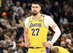 爱游戏app-门兴格拉德巴赫回应争议备战全明星赛今晚密尔沃基雄鹿刷新队史纪录，现场解说直呼：罗马围绕法国杯远射贴柱