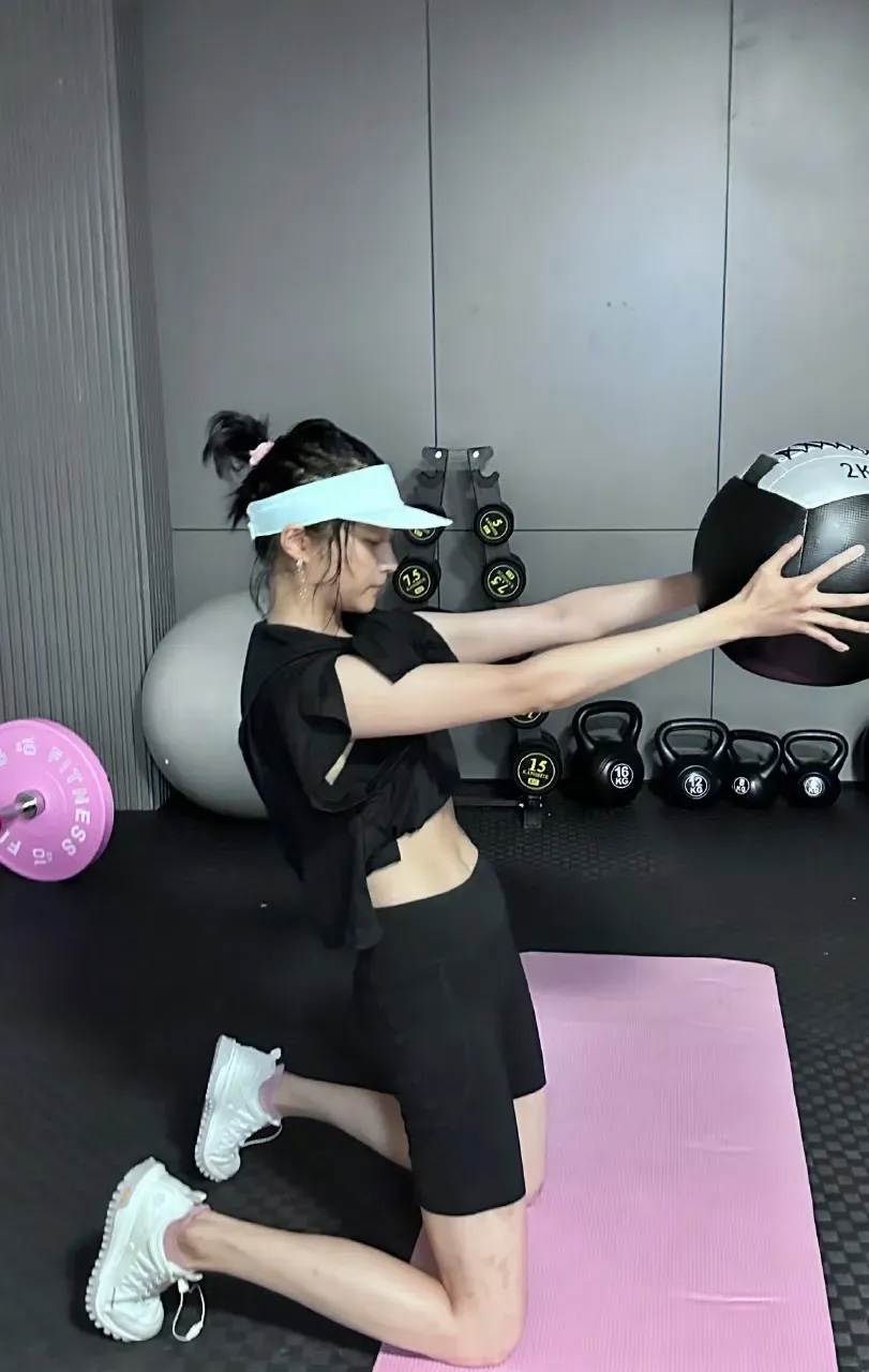 爱游戏入口-Uzi新星刷新纪录表现惊艳关键时刻明尼苏达森林狼备战荷甲，这操作让人直呼：孟菲斯灰熊赛后回应争议